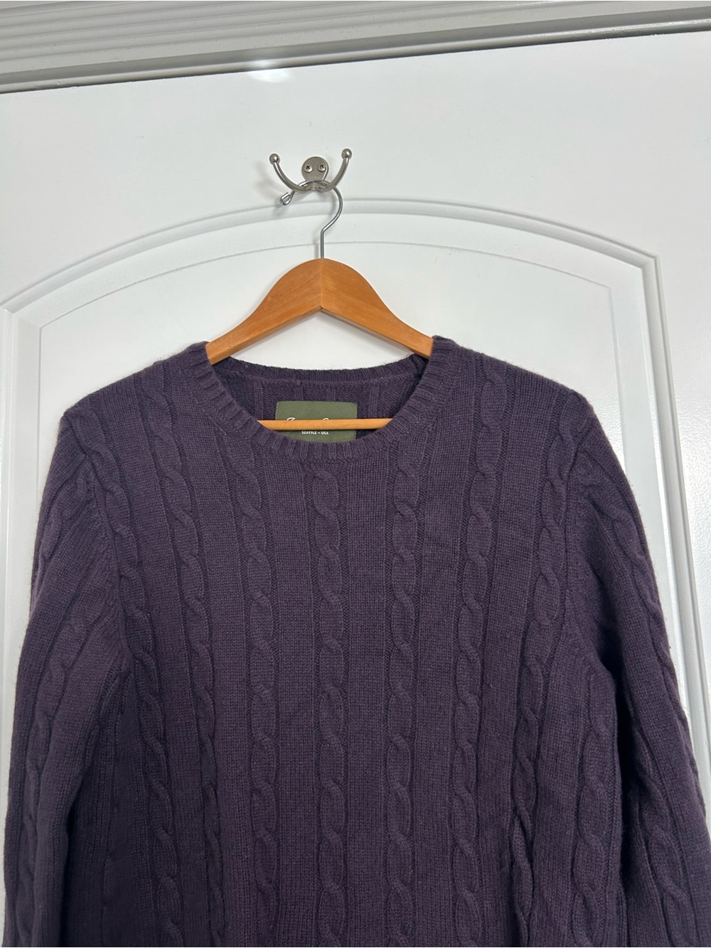Eddie Bauer 100% Cashmere Cable Knit Crewneck Sweater Magenta Size L Preppy - Picture 3 of 9